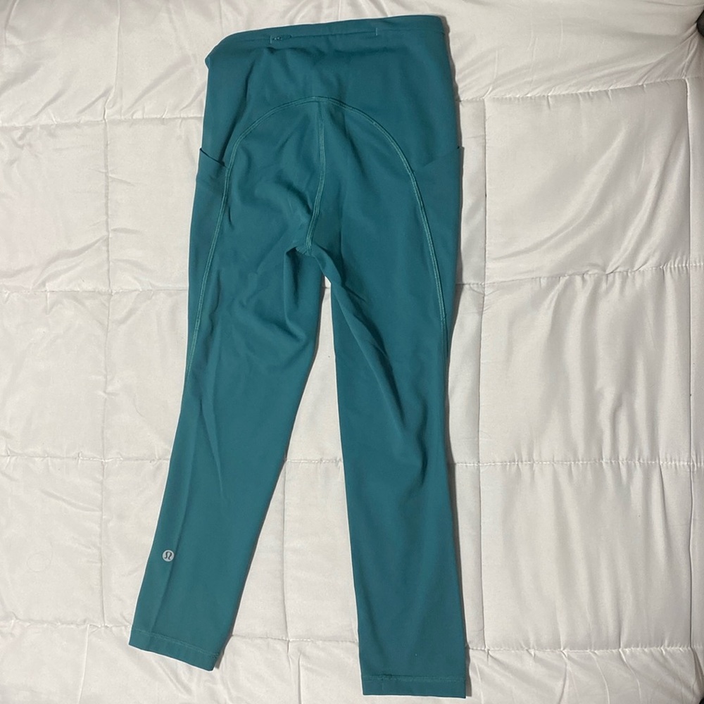 Green Lululemon leggings/capris